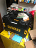 得伟（DEWALT）20V无线锂电钻无刷紧凑冲击钻2.0Ah双电池套装DCD805D2T-A9 实拍图
