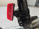 京东京造 W2智能感应自行车尾灯自行车灯后灯公路车夜骑行灯警示灯长方形 实拍图