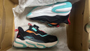 安踏儿童运动鞋男女童跑步鞋秋冬季网革旋钮扣犟弹科技学生赤焰跑鞋 【男密网】黑/蓝/水绿5523J-2 40 脚长约25cm 实拍图