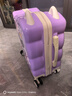 希仲儿童行李箱女孩可骑可坐卡通可爱小型登机箱拉链结实耐用旅行箱 紫色库洛米-加厚pc/杯架 18英寸 【小型登机箱，免托运】 实拍图