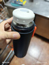 京东京造 保温杯 男士女户外大容量闷茶焖泡水杯子 316不锈钢黑色500ml 实拍图