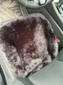 迪加伦 澳洲羊毛汽车坐垫 冬季毛绒汽车坐垫 羊皮毛一体 沙发座椅垫 车载车用坐垫 前排单片-炭黑色 实拍图