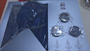 【全网首发】京东典藏礼盒版：空天利剑 中国空军战机图志+“飞龙在天”徽章两用冰箱贴三枚+歼-35空天蓝帽（盒装）  大国重器 央视军事、国防工业、蓝天出版社联合推出 “最美的书”设计师周伟伟倾力打造 实拍图