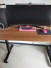 喜米莱【热卖款式】电动升降桌电脑电竞桌台式学习书桌实木办公直播桌子 【单电机】胡桃色+黑腿18mm桌面 长140宽70高75cm 实拍图