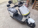 五羊【官方正品】2025款电动摩托车NFC解锁大功率电动车俩轮代步电摩男女时尚电动踏板车 源彩白/速度50M/前碟后鼓/靠背板 72V26A/全新石墨烯电池/木架发货 实拍图