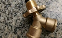 卫辞黄铜燃气三通阀一分二路液化气灶具煤气瓶连接口开关阀门分流接头 【全铜款】煤气三通（一分二） 【黄铜材质，密封性好】 实拍图