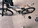 金武端自行车成人山地车公路赛车单车骑行变速超轻越野中学生初中青少年 顶配版-辐条轮-黑白色 26寸21速 实拍图