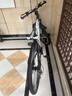 金武端自行车成人山地车公路赛车单车骑行变速超轻越野中学生初中青少年 尊享版-三刀轮-黑白色【铝架】 27.5寸24速 实拍图