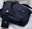 ARC'TERYX始祖鸟 GRANVILLE 10 COURIER BAG 男女同款 单肩包 BLACK/黑色 均码 实拍图