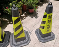 趣行反光路锥塑料方锥桶 黑黄禁止停车专用车位禁停路障警示柱 实拍图
