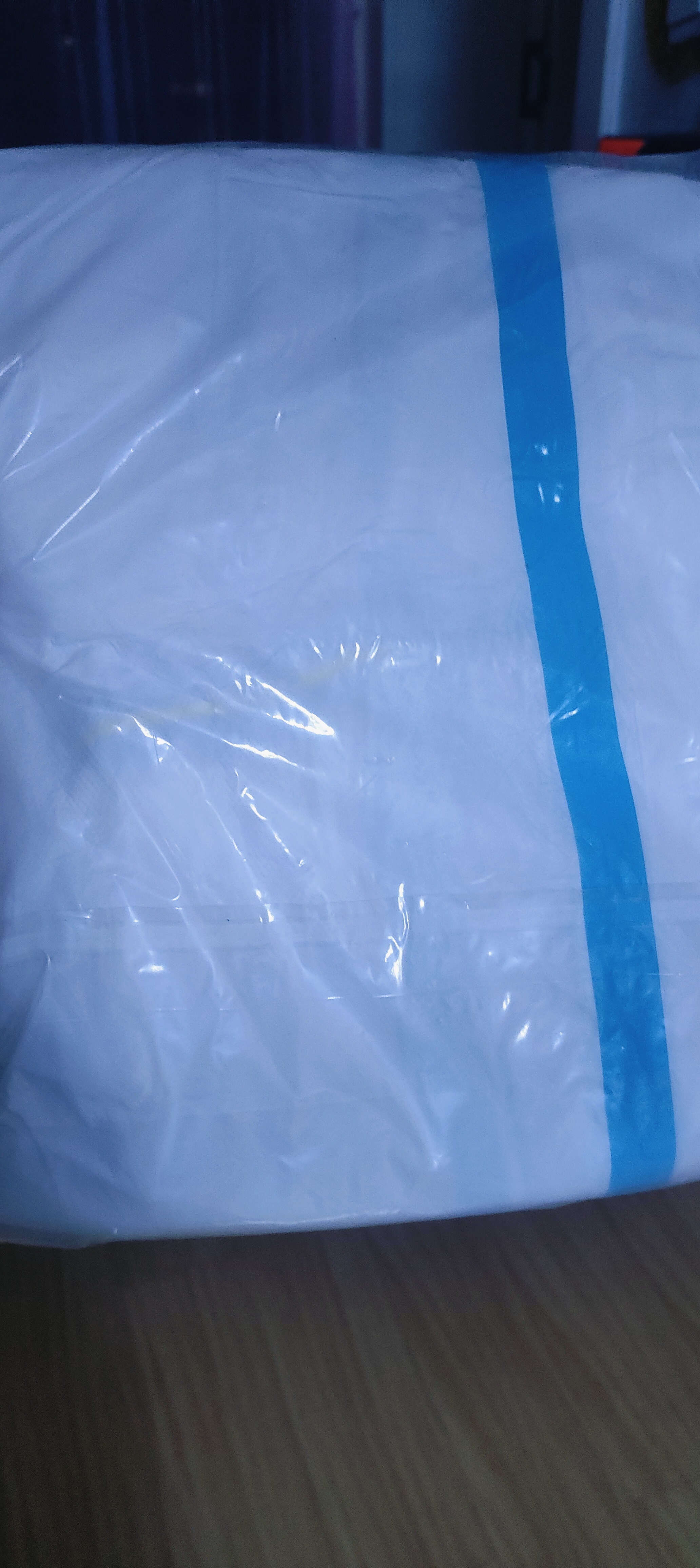 HANASS 医用一次性隔离衣儿童款 医用防护 隔离服 透气带帽无纺布连体式男女孩通用升级胶条型（130-150cm） 实拍图