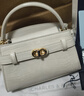 CHARLES&KEITH鳄鱼纹凯莉包手提斜挎婚包包女包生日礼物CK2-50270880-1 Ivory象牙色 S 实拍图