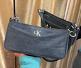 Calvin Klein女包25时尚小众休闲优雅通勤风ck金属字母牛仔单肩包腋下包礼物 实拍图