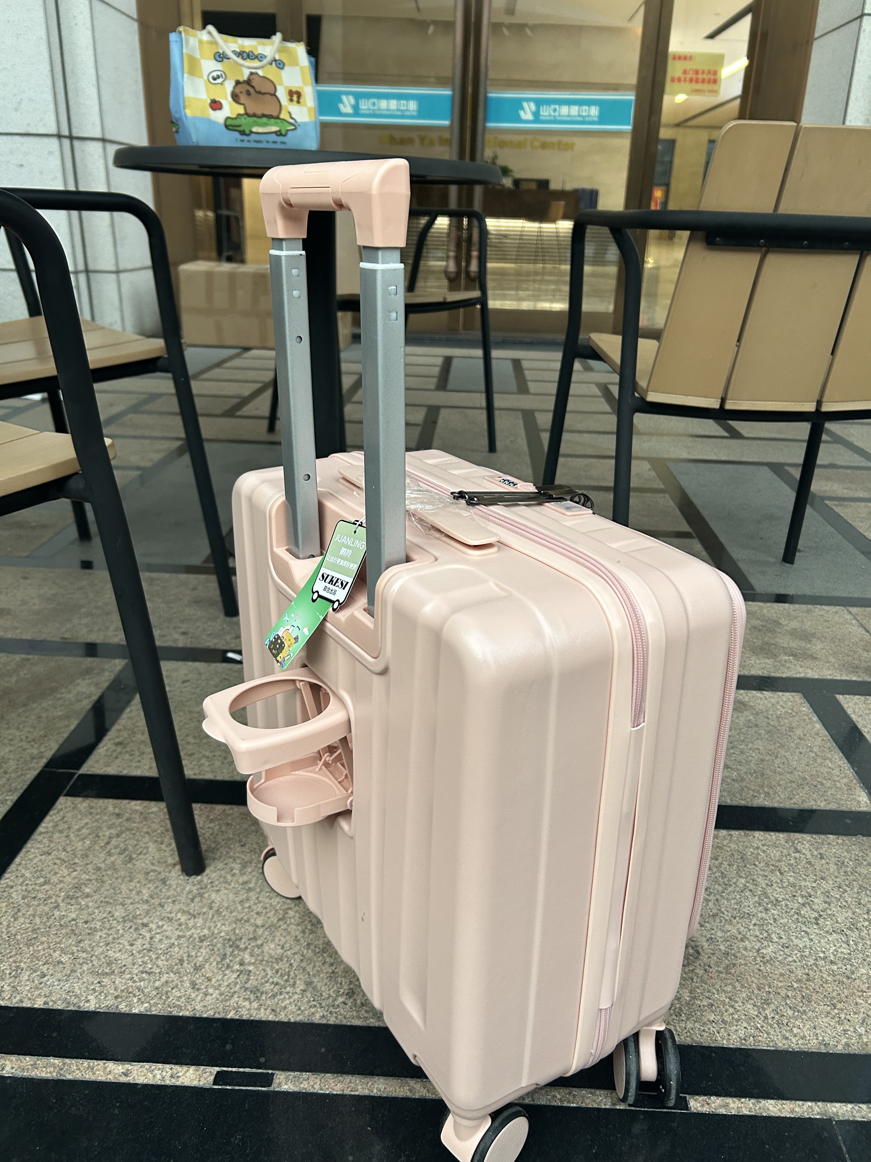 鹃羚行李箱拉杆箱前开盖小型登机箱男女儿童旅行深仓密码皮箱可上飞机 米粉色【杯架+手机支架+双充电口】 18英寸 约常规19英寸短途旅行可前侧开盖登机箱 实拍图
