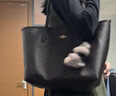 蔻驰（COACH）【品牌直供】女士CITY33经典标志单肩托特包深咖拼黑色CV976 实拍图