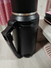 苏泊尔（SUPOR）保温壶大容量不锈钢72小时暖水壶热水瓶户外旅行壶便携车载杯子 儒雅黑1.5L【304不锈钢+茶滤+背带】 实拍图