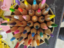 得力（deli）36色油性彩色铅笔原木六角杆彩色铅笔学生涂色专业美术画笔套装文具女孩儿童礼物涂鸦HM455-36 实拍图