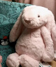 Jellycat害羞粉色邦尼兔动物毛绒玩偶安抚公仔娃娃圣诞节生日礼物 粉红色 H31 X W12 CM 实拍图