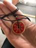 龙虎山【龙虎山发货】山鬼花钱吊坠道家真品古钱币项链朱砂八卦铜钱饰品 祝福款 封胶山鬼花钱3.0cm 实拍图