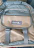 第九城V.NINE 书包初中生高中生书包女生轻便减负大学生旅行背包15.6英寸笔记本电脑包简约双肩包男 卡其色 实拍图
