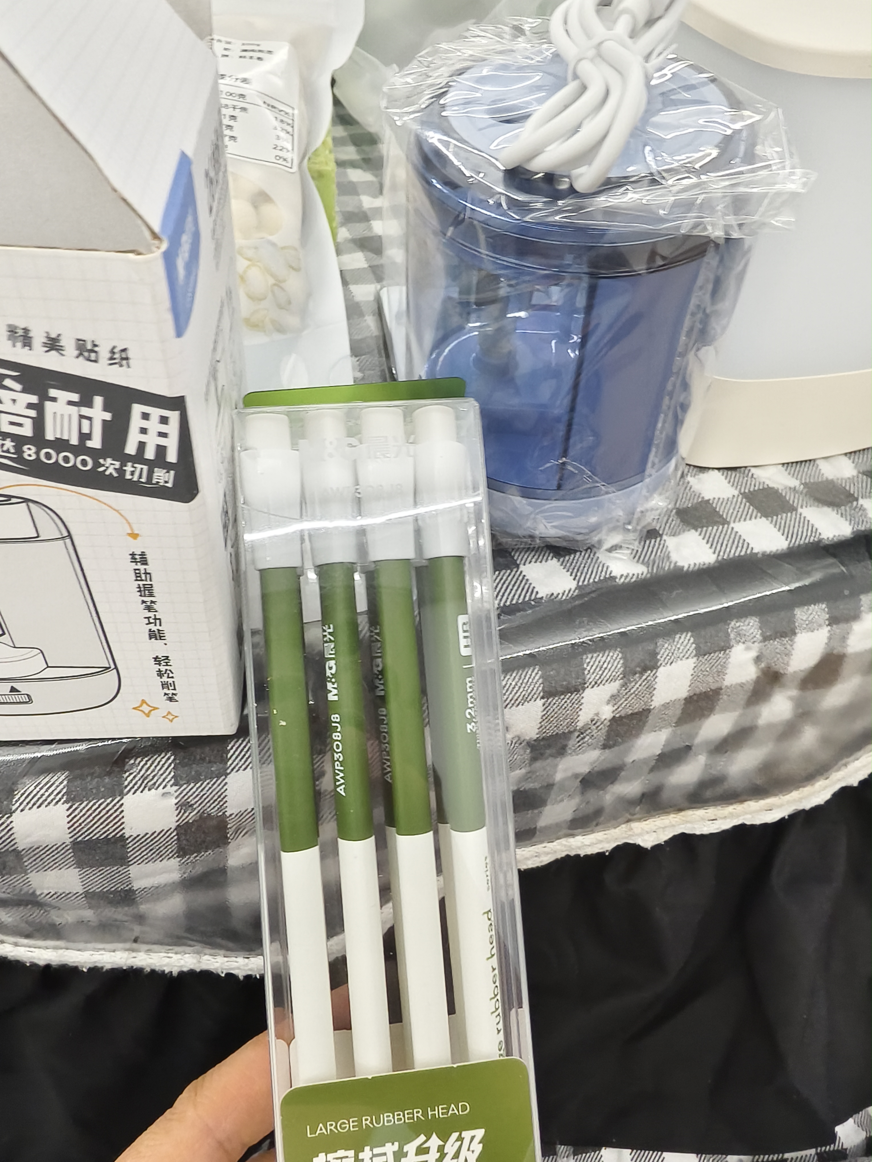 晨光（M&G）文具HB铅笔8支巨能擦大皮头粗芯原木三角铅笔小学生专用 涂卡笔 铅笔考试专用书写美术AWP308J8 实拍图