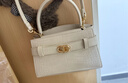 CHARLES&KEITH鳄鱼纹凯莉包手提斜挎婚包包女包生日礼物CK2-50270880-1 Ivory象牙色 S 实拍图