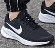 耐克NIKE跑步鞋男子缓震宽版REVOLUTION 7运动鞋FB8501-002黑白45 实拍图
