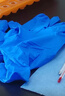英科医疗（INTCO）一次性医用丁腈手套100只S码蓝色防护实验室家务洗碗乳胶橡胶手套 实拍图