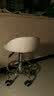千牛卫酒吧椅 吧台椅前台椅升降椅子理发店圆椅办公椅旋转茶几小椅子 白色  滑轮款 实拍图