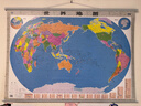 世界地图挂图 升级精装版 1.1米*0.8米 学生办公室书房家庭装饰挂图 无拼缝 2025 实拍图