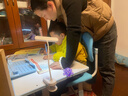 忆瞳儿童学习桌小学生家用写字书桌小孩写作业专用桌子可升降桌椅套装 80至臻蓝-环保桌椅-阅+矫+台灯 实拍图