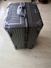 狄斯顿保罗行李箱大容量30英寸超大号结实耐用合金硬壳密码箱出国托运旅行箱 灰色【加厚加深铝框+全封闭干湿内衬】 24英寸  【USB+杯架+挂钩+支架】 实拍图