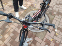 EG7山地自行车成人学生变速越野单车双减震赛车26寸青少年男女 辐条【加厚防滑轮-更安全】黑红 26寸21速【适合：160-180CM】 实拍图
