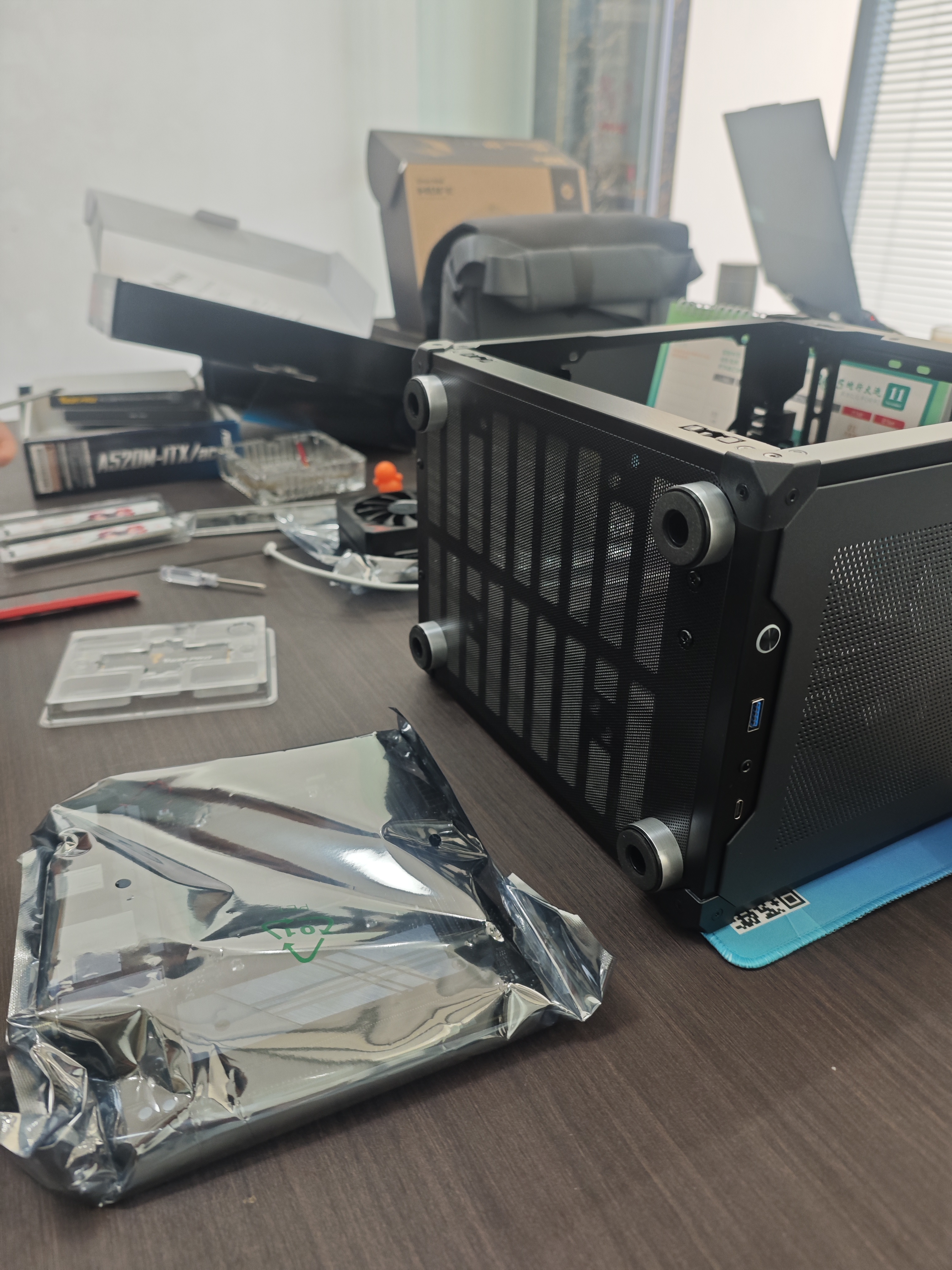 华擎（ASRock） A520M-ITX/ac 支持 cpu 5700X3D/5700X/5600（AMD A520/Socket AM4） 实拍图