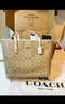 蔻驰（COACH）【官方】奥莱女士女包经典标志CITY拉链托特包老花city30 沙黄色/粉笔白色（新版） 实拍图