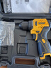 得力（deli）无刷锂电钻电动螺丝刀手电钻家用充电式起子机电动工具箱套装 实拍图