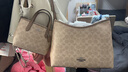 蔻驰（COACH）奥莱女士女包经典标志LAUREL 31号流浪包单肩包斜挎包腋下包 SV/沙黄色/灰褐色 实拍图