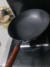 阎铁匠章丘炒锅铁锅 炒菜锅无涂层家用不易粘锅圆底轻便炒勺锻打已开锅 34cm黑锅镜面木把带耳4-6人D 34cm 圆底炒锅 实拍图