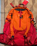 骆驼山栖户外登山包双肩包大容量便携露营徒步背包男女防泼耐磨书包 A1W3QJ111D，朱雀红，赠防雨罩 轻量升级版 轻感背负 实拍图
