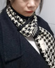 千鸟格围巾女冬季2024新款针织保暖学生格子百搭秋冬高级感围脖厚 百搭黑【时尚千鸟格-保暖围巾】 均码 实拍图