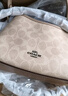 蔻驰（COACH）【品牌直供】LAUREL女士小号HOBO单肩流浪包沙黄色拼灰褐色CBH15 实拍图