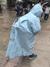牧萌儿童雨衣带书包位男童女童女孩加长全身学生雨披 蓝色太空人 4XL 实拍图