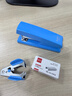 齐心（COMIX）12#办公订书机3件套(订书器 订书钉 起钉器) 办公用品 办公文具工具 蓝色B3020 实拍图