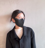 JCZS品牌戴眼镜不起雾口罩夏季天冰丝防晒口罩男防紫外线无痕轻薄 银白色【升级透气孔】买一送一 （两个装） 实拍图