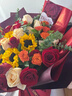 艾斯维娜鲜花速递向日葵混搭花束生日礼物全国同城配送 33朵玫瑰+5朵向日葵混搭花束 实拍图