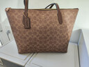 蔻驰（COACH）【品牌直供】女包ZIP TOP TOTE托特包单肩包 棕色CBT20生日礼物 实拍图