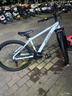 喜德盛（xds）山地自行车黑客350/旭日310 X6铝合金车架21速变速机械碟刹 黑客350白灰15.5寸（26款） 实拍图