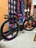 金武端自行车成人山地车公路赛车单车骑行变速超轻越野中学生初中青少年 旗舰版-辐条轮-炫彩蓝 26寸24速 实拍图