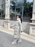 波司登（BOSIDENG）【商场同款】反季丝绒拿铁羽绒服女长款90鹅绒经典商务连帽冬外套 松驰米白8K03-温柔大气 M 165/88A 体重约110-120斤 实拍图