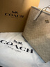 蔻驰（COACH）【品牌直供】女士CITY33经典标志单肩托特包奶茶拼白色CV976 实拍图